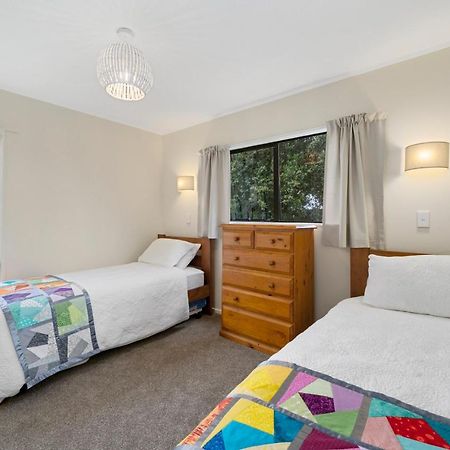 Wharerata - Otaki Beach Holiday Home ภายนอก รูปภาพ