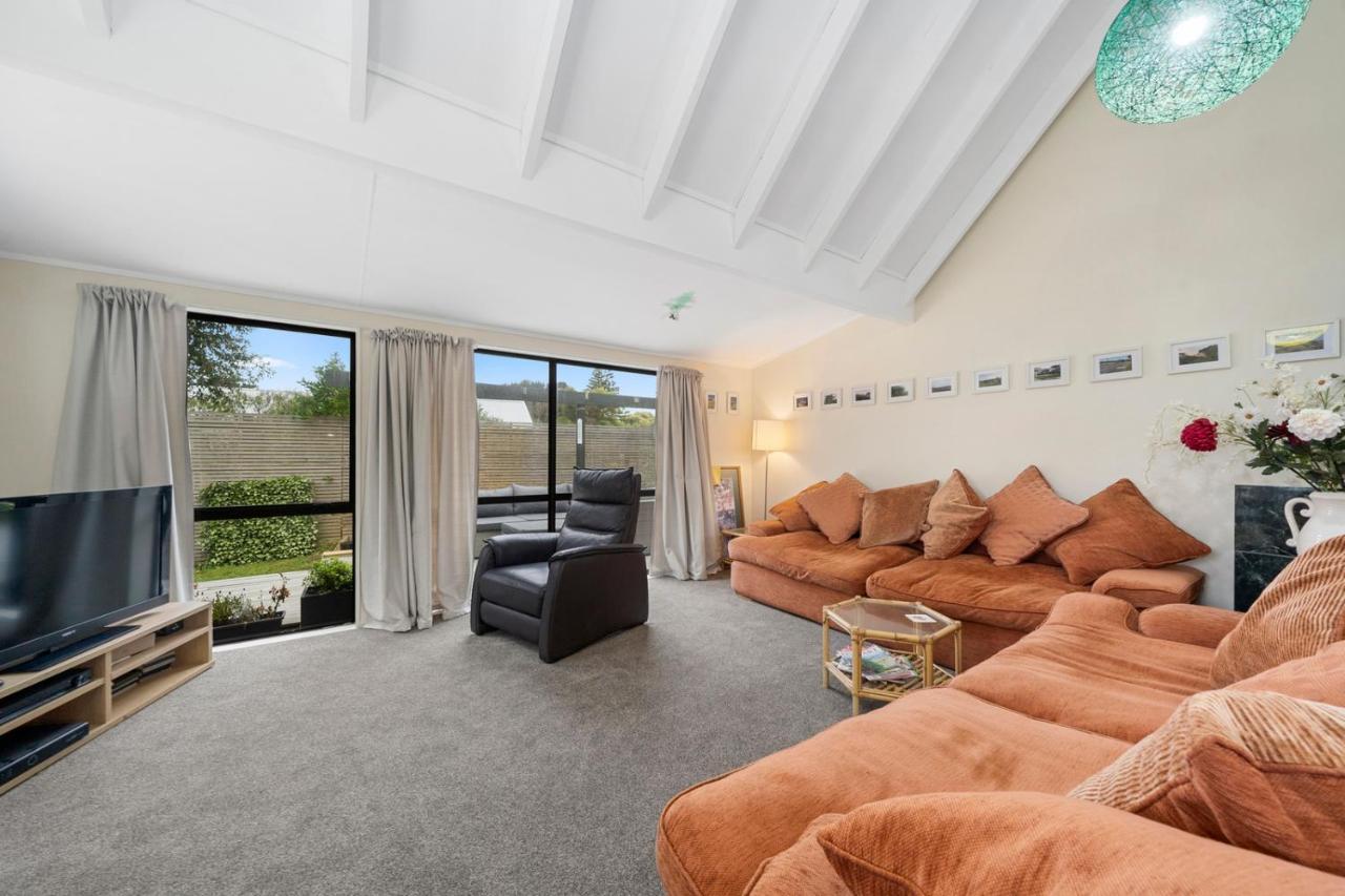 Wharerata - Otaki Beach Holiday Home ภายนอก รูปภาพ