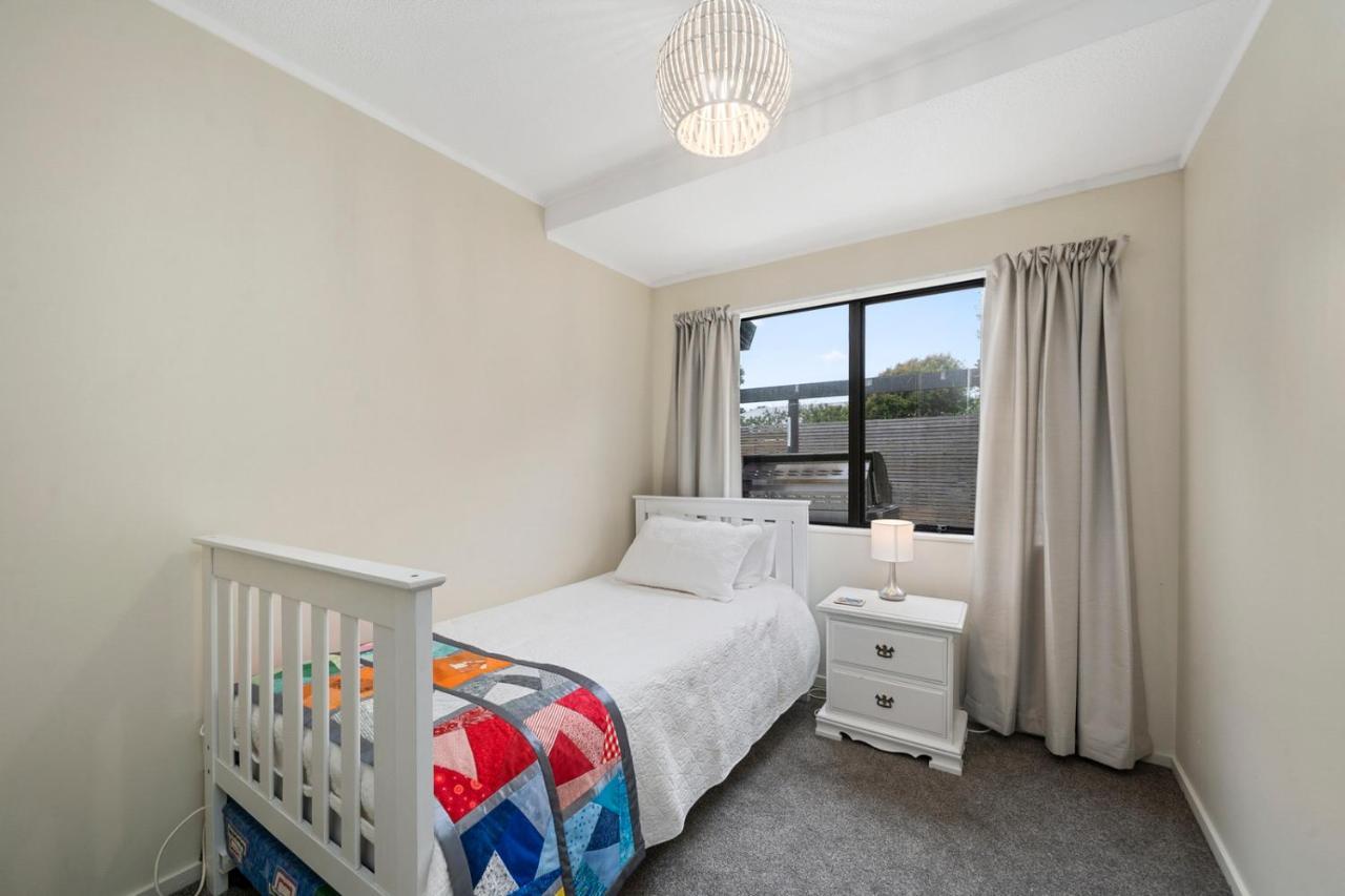 Wharerata - Otaki Beach Holiday Home ภายนอก รูปภาพ