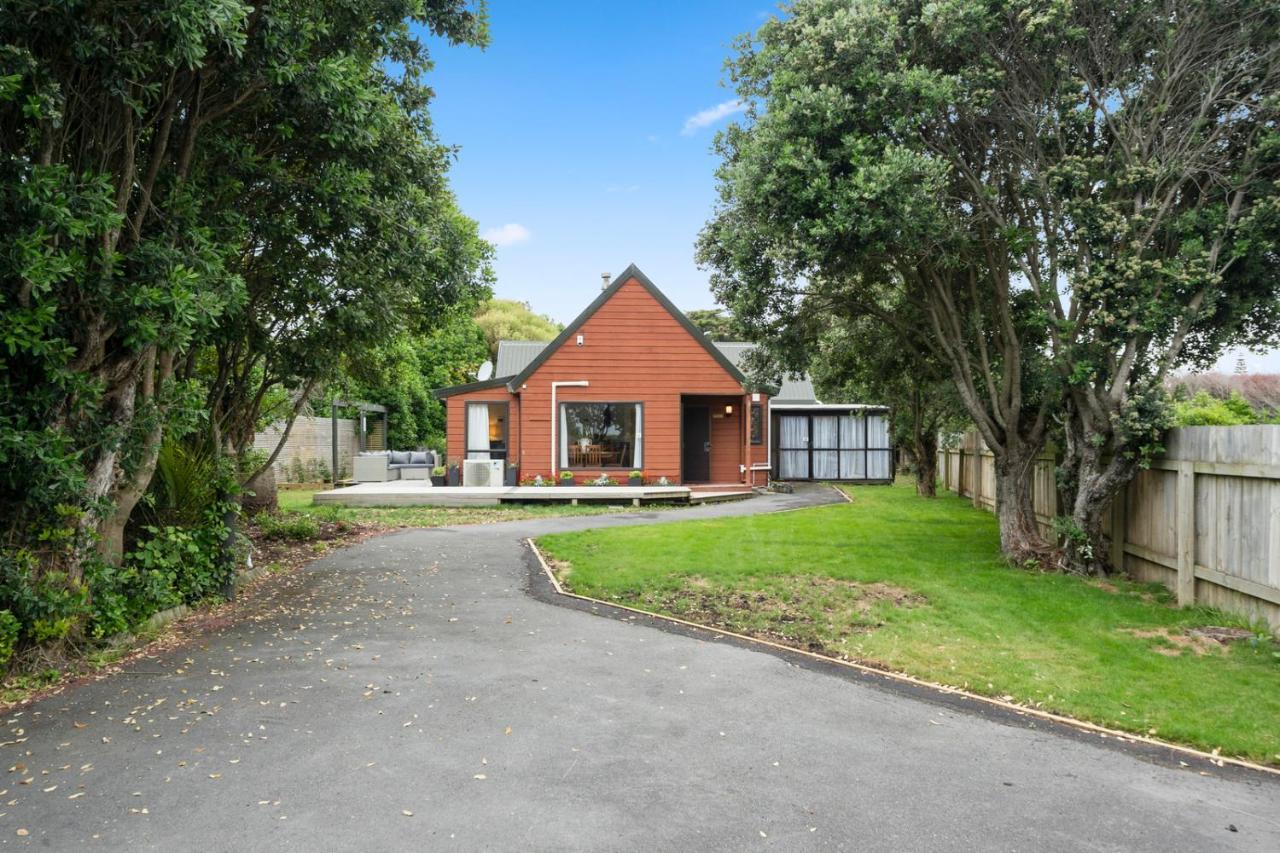 Wharerata - Otaki Beach Holiday Home ภายนอก รูปภาพ