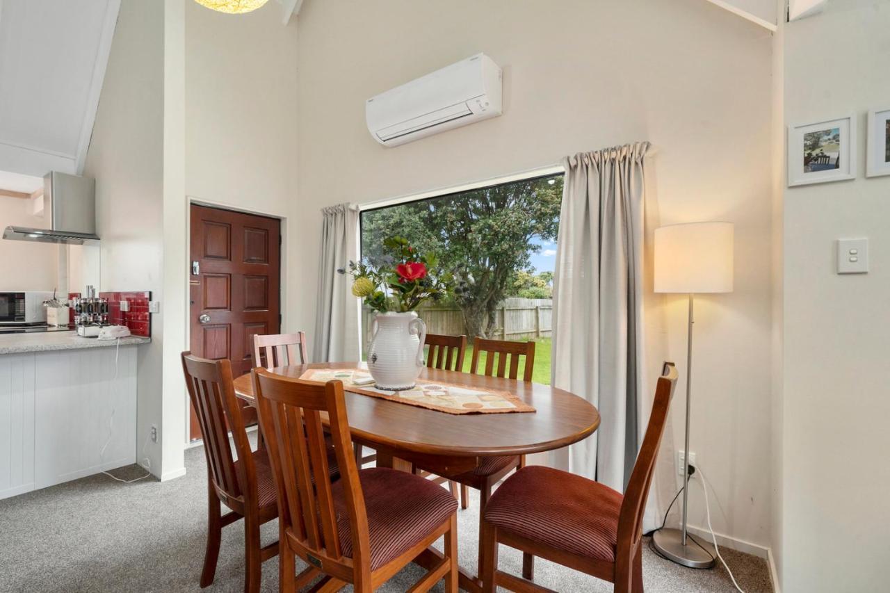 Wharerata - Otaki Beach Holiday Home ภายนอก รูปภาพ