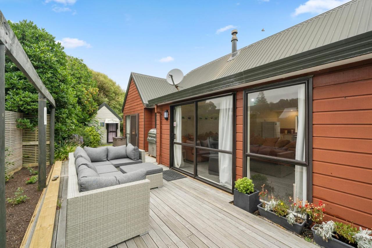 Wharerata - Otaki Beach Holiday Home ภายนอก รูปภาพ