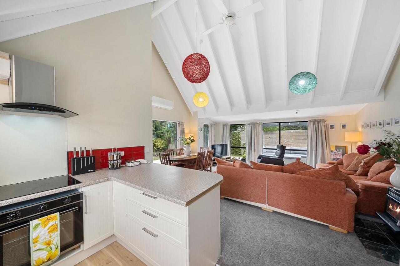 Wharerata - Otaki Beach Holiday Home ภายนอก รูปภาพ