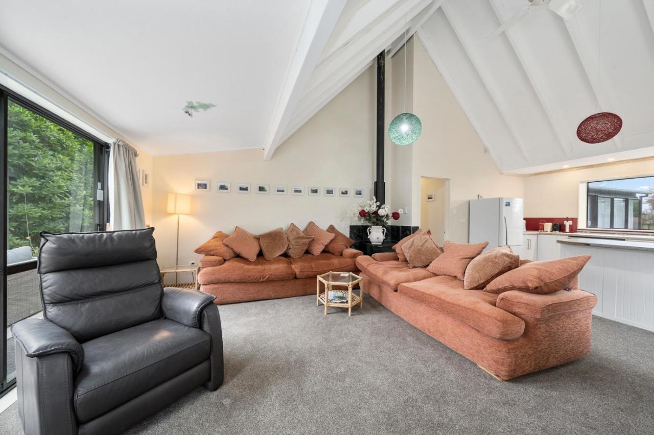 Wharerata - Otaki Beach Holiday Home ภายนอก รูปภาพ