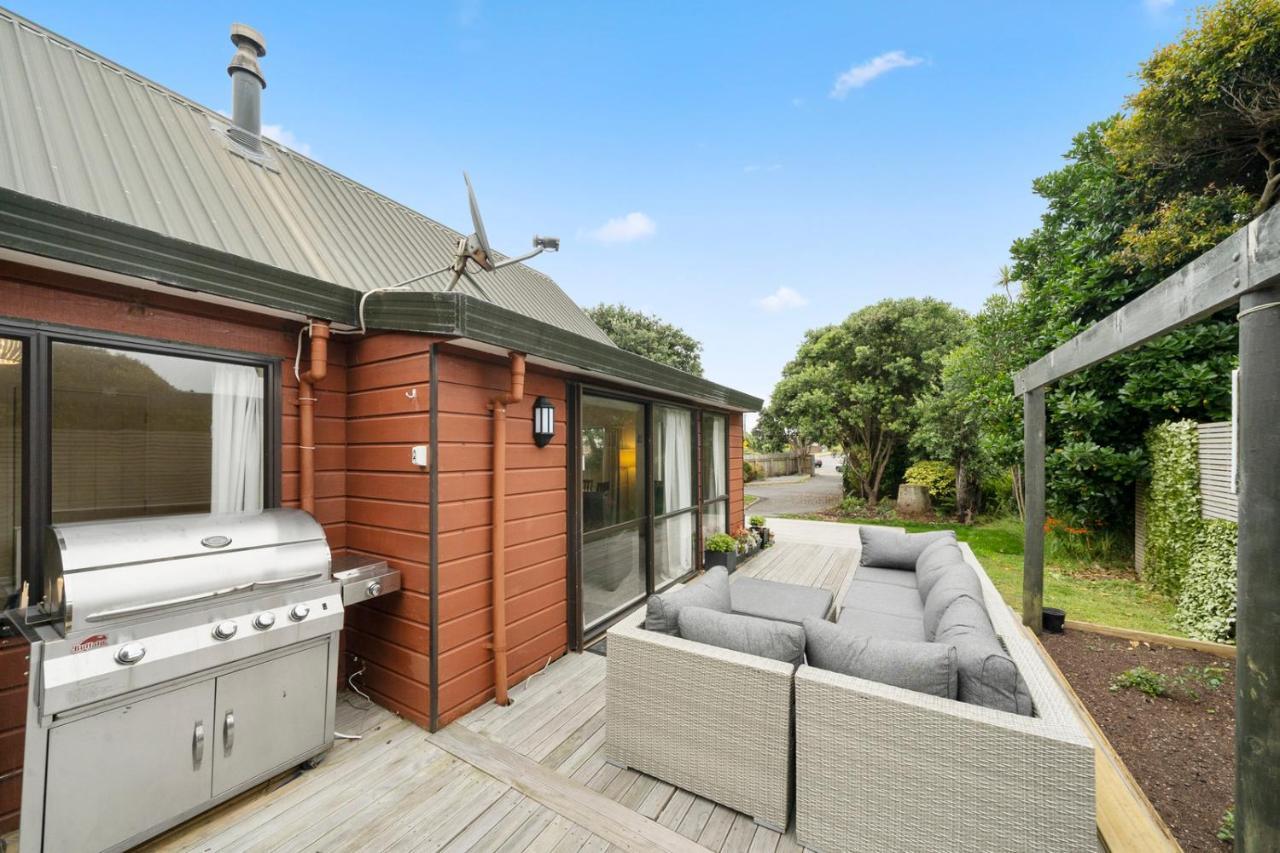 Wharerata - Otaki Beach Holiday Home ภายนอก รูปภาพ